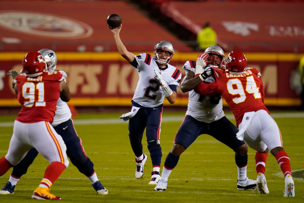 Patrick Mahomes y los Kansas City Chiefs vencen en casa 10-26 a los Patriotas y continúan con el paso perfecto en la temporada 2020.