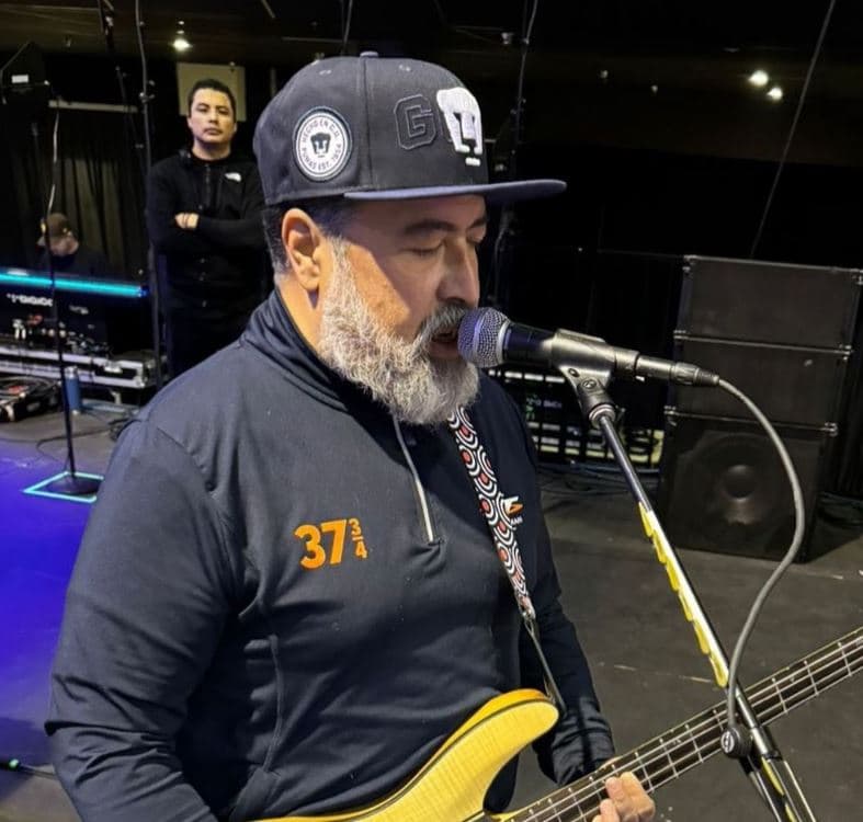 Micky Huidobro es otro de los aficionados más reconocidos de Pumas.