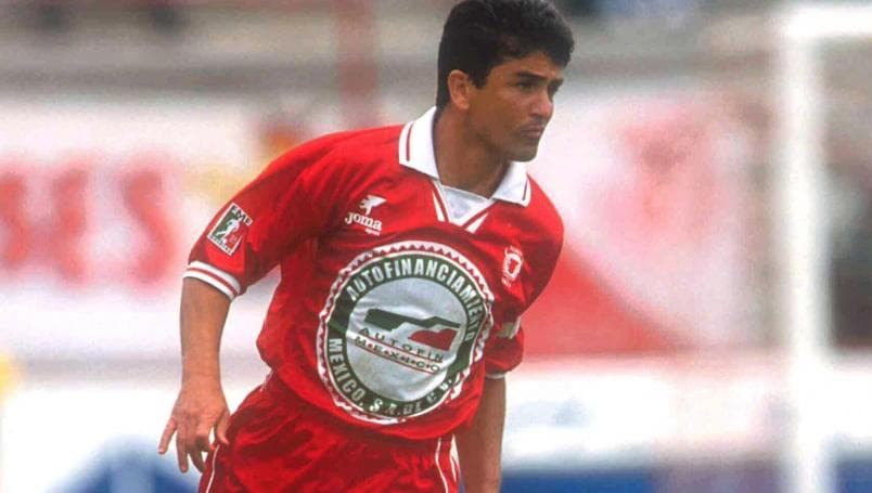 Bebeto a Toros Neza – el exfutbolista brasileño triunfó en su país natal e incluso tuvo un paso por España con el Deportivo la Coruña y Sevilla pero en 1999 se unió a las filas de Toros Neza en México.