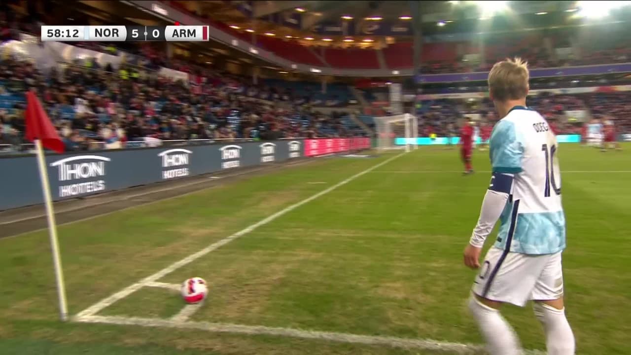 ¡GOL!  anota para Noruega. Joshua King