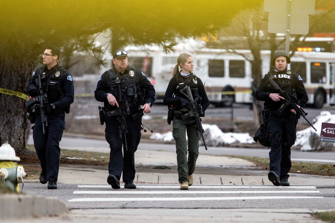El deporte se solidariza con las víctimas del tiroteo en Colorado