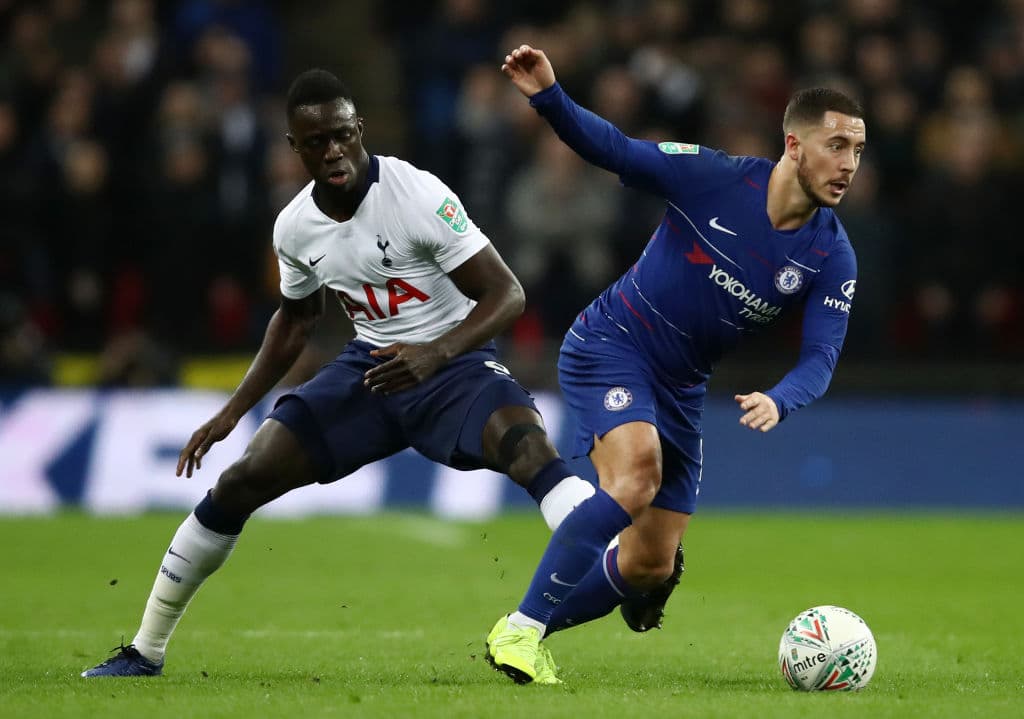 Pero el Chelsea no se quedó de brazos cruzado. Los Blues adelantaron líneas, aunque no lograron el empate en la primera mitad y así se fue el juego al descanso. Aquí Eden Hazard intentando ayudar.