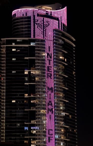 Museum of Science, University of Miami, New World Symphony, The Paramount Miami Worldcenter, Miami Tower y más edificios icónicos, se unieron para apoyar a los de David Beckham en su encuentro ante Nashville.