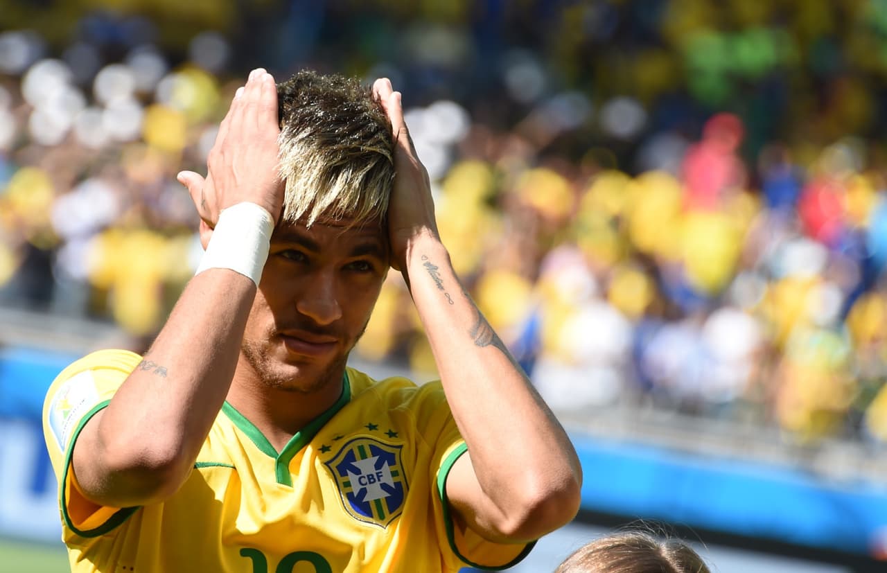 Lo primero que llamó la atención de Neymar y que todavía sigue siendo un referente fue con su cabello. Los peinados del jugador son icónicos en la moda mundial.