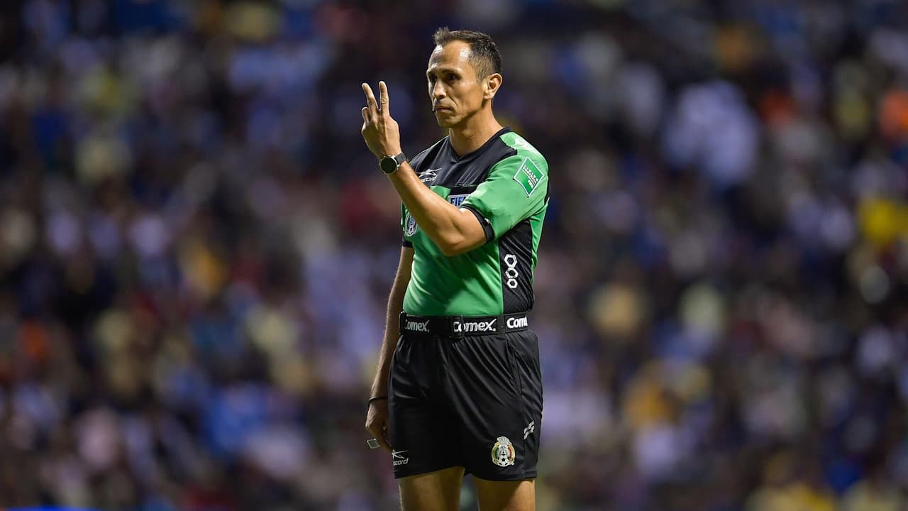América protesta el trabajo arbitral de Santander vs Puebla