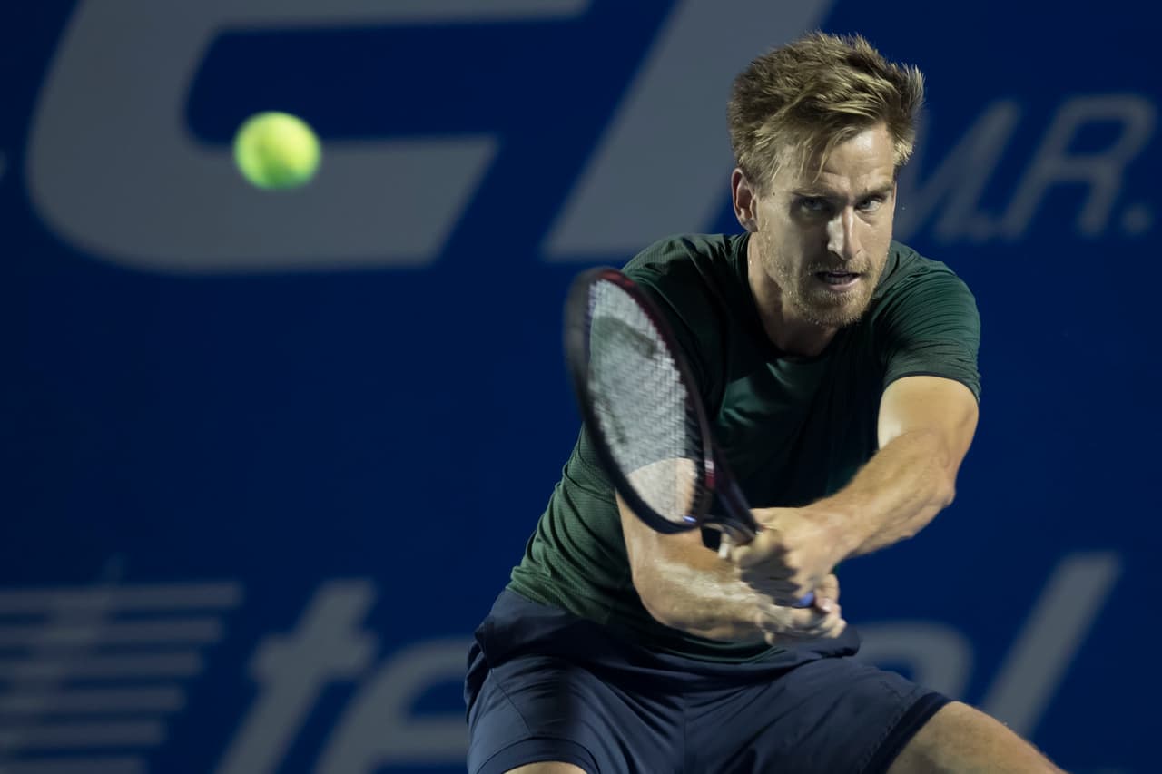 El estadounidense Mackenzie Mc Donald buscó dar un nuevo golpe contra el mejor ubicado en la siembra de este torneo, tras la salida de Nadal por lesión.