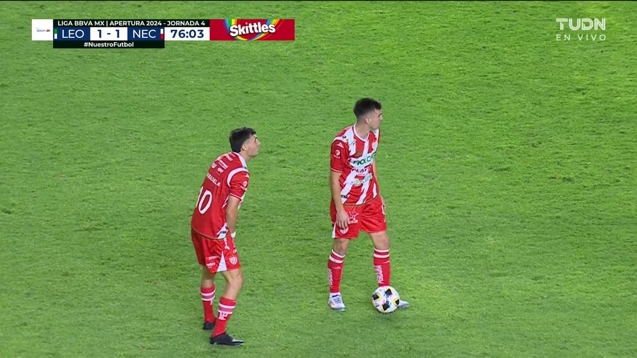 ¡TIRO ATAJADO! disparo por Agustín Oliveros.