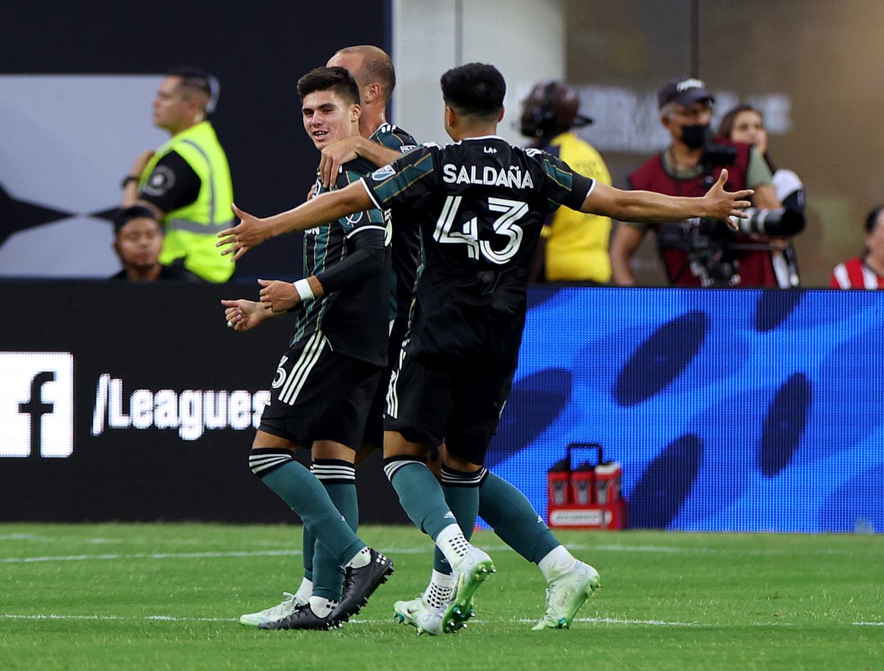 Jonathan Pérez celebrando su gol ante Chivas en la Leagues Cup Showcase.