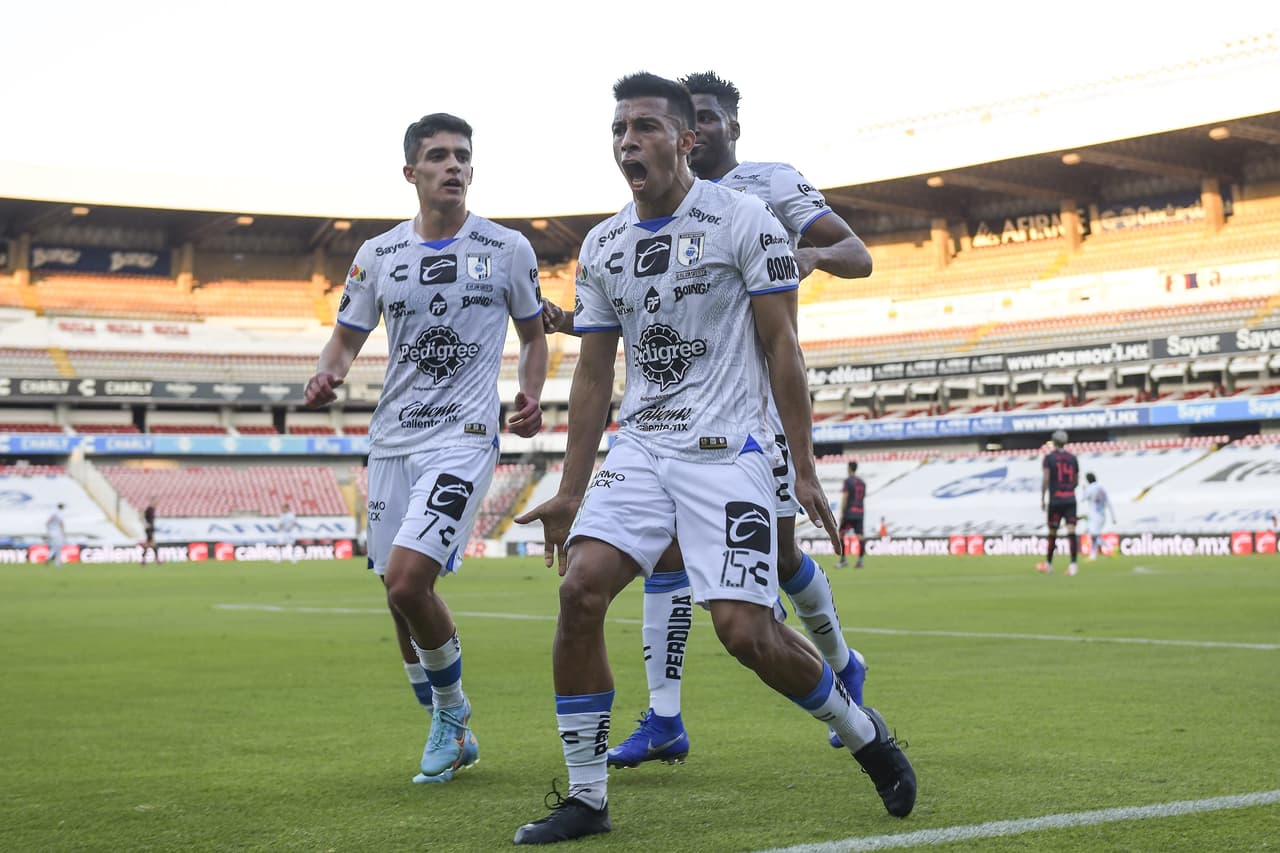 En el último suspiro del partido los Gallos Blancos rescataron el empate ante el Atlas.