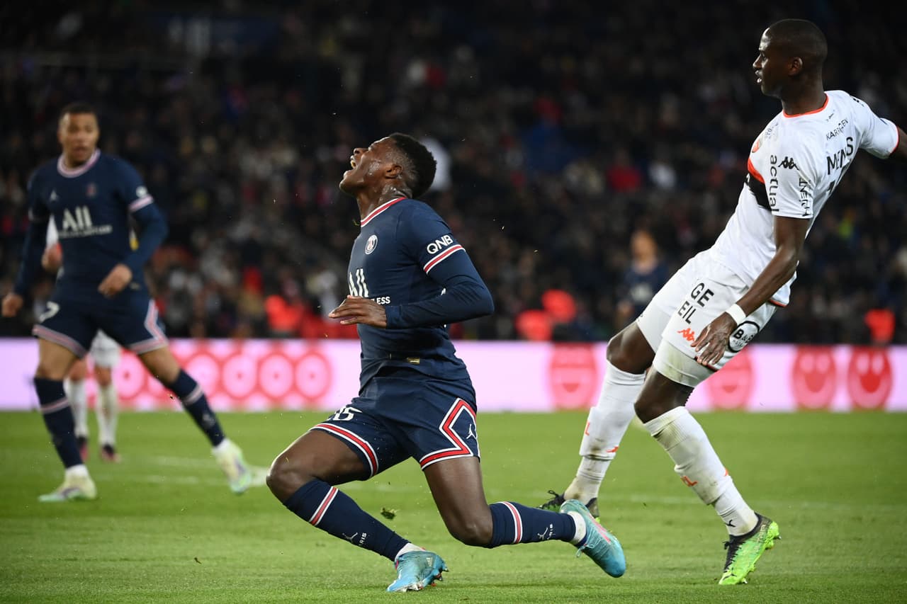 El PSG goleó al Lorient gracias a los dobletes de Neymar y Mbappé, así como otro tanto de Messi.