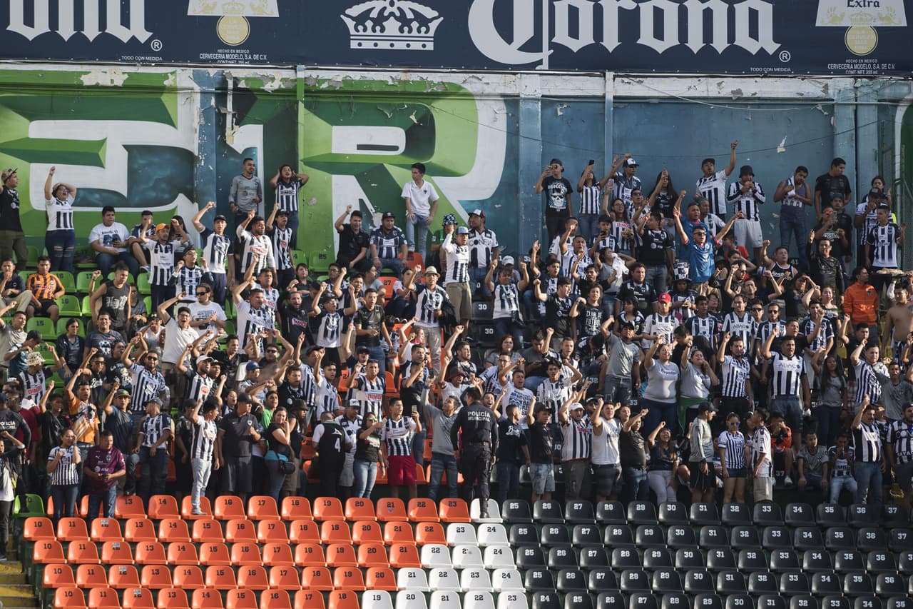 <b>Lo malo: </b>Los disturbios entre aficionados rivales minutos antes del partido entre León y Monterrey mancharon de violencia, una vez más, al fútbol mexicano. Afortunadamente, los responsables fueron detenidos y no hubo mayores consecuencias.