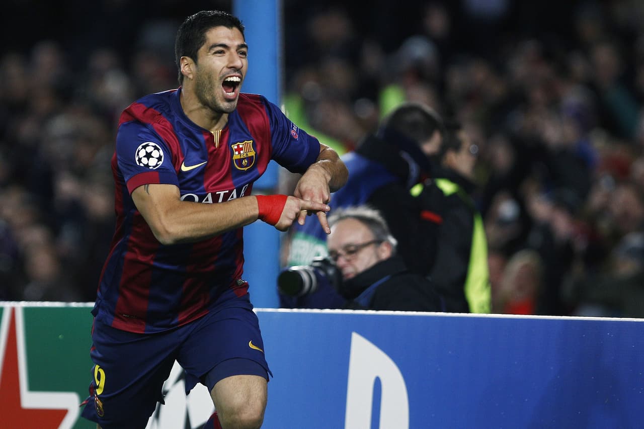 9 LUIS SUÁREZ El delantero uruguayo ha sido muy regular con el Barcelona sobre todo en lo que va del 2015. Ha jugado en nueve partidos de Champions pues se perdió los tres primeros por la sanción que le otorgó la FIFA por su mordida en el Mundial, pero desde su aparición conectó en el ataque haciendo una sociedad temible con Messi y Neymar. No siempre juega de centro delantero y pese a ello ha marcado seis goles en la Champions y dado tres asistencias. Le anotó al APOEL y PSG en grupos, fue el verdugo del Manchester City en Inglaterra con un doblete y repitió con dos goles al París para allanar el pase a la semifinal.