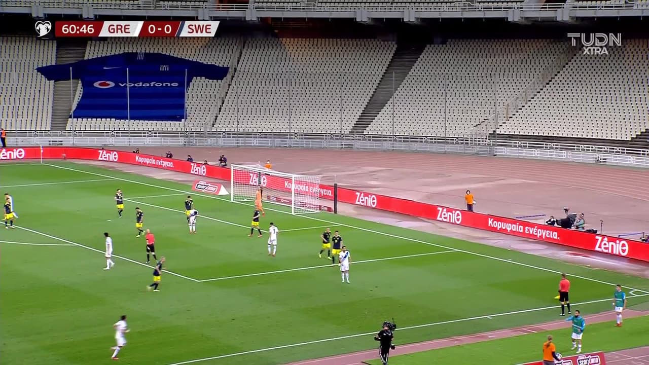 ¡GOL!  anota para Grecia. Anastasios Bakasetas