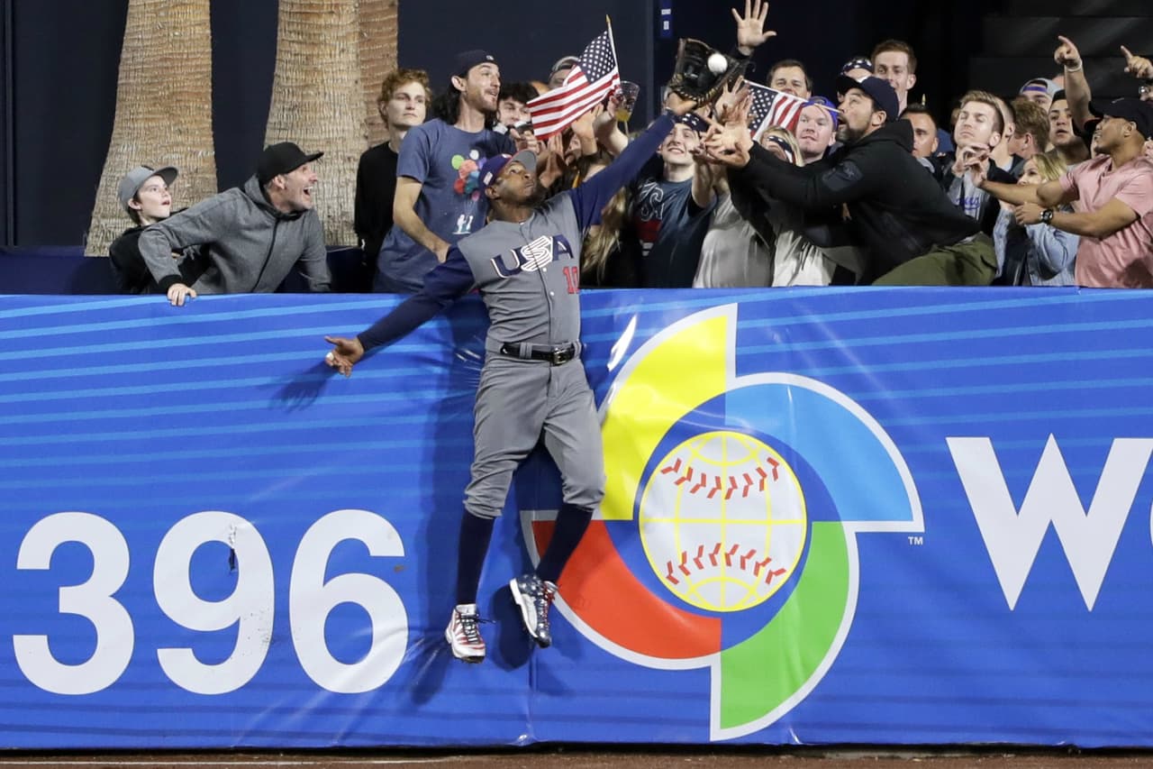 Adam Jones hizo la gran jugada defensiva del partido.