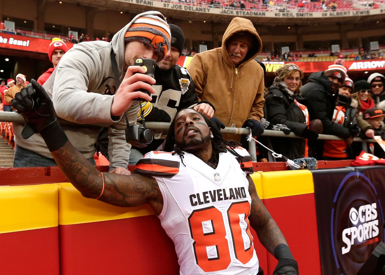 Los fans pidieron sus deseos para Navidad, ¿cuántos se cumplieron? checa las mejores tomas de los aficionados de la NFL en la Semana 16.