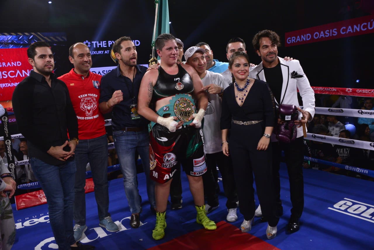 Alejandra 'Tigre' Jiménez derrotó a Martha Salazar y se convirtió en la primera mexicana en conquistar el título mundial completo. Se llevó el cinturón del WBC.