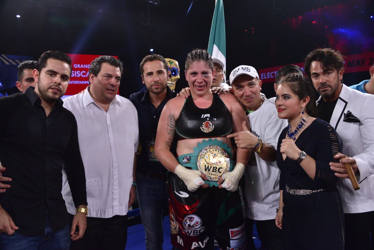 Alejandra 'Tigre' Jiménez derrotó a Martha Salazar y se convirtió en la primera mexicana en conquistar el título mundial completo. Se llevó el cinturón del WBC.