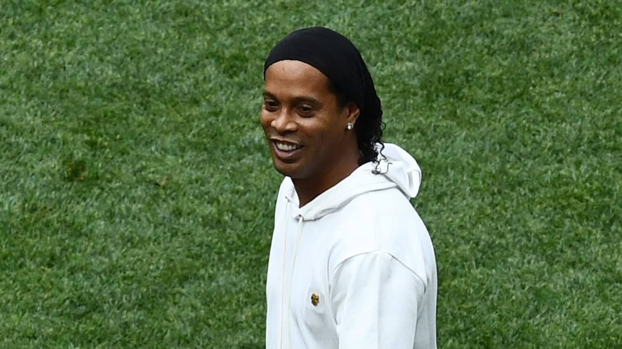 Equipo de Ronaldinho golea 11-2 en su debut en la cárcel de Paraguay