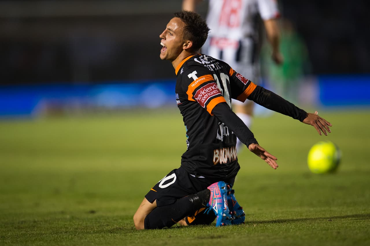 Foto de accion durante el Partido Monterrey vs Pachuca, Correspondiente a la Jornada 2 del Torneo Clausura 2015 de la Liga BBVA Bancomer MX, en la Foto: Diego Buonanotte de Pachuca 17/01/2015/MEXSPORT/Jorge Martinez. Estadio: Tecnologico