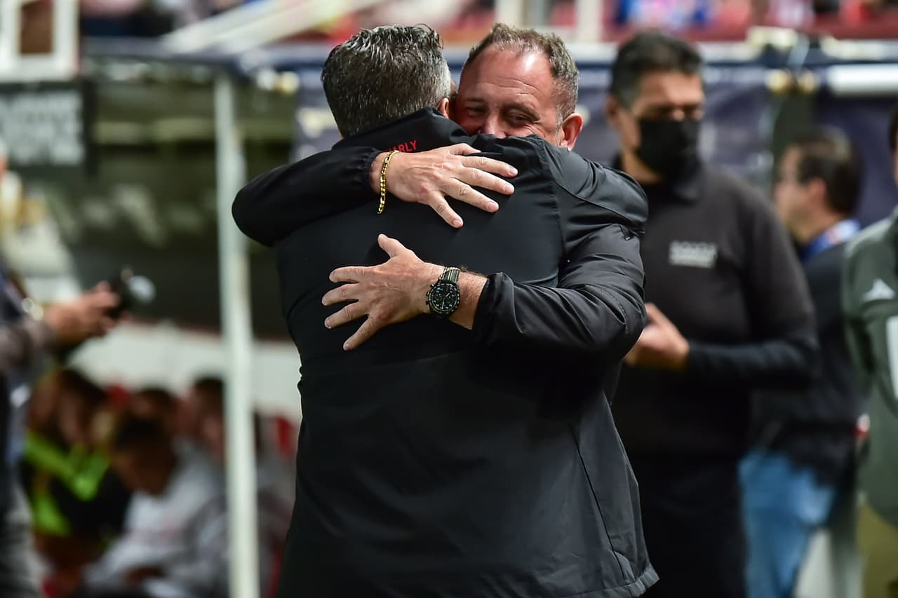 Ricardo Valiño y Andrés Lillini se saludaron antes del encuentro.
