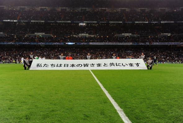 Previo al encuentro, el estadio mostró su apoyo a las víctimas de los terremotos en Japón.