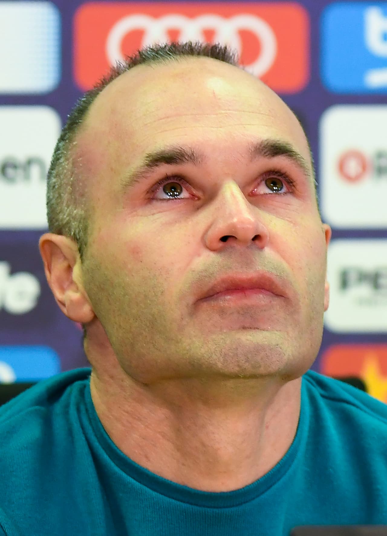 El acto, que duró unos 45 minutos, acabó con Iniesta refiriéndose a cómo le gustaría que le recordaran en un futuro. Y no lo dudó: "Quiero ser recordado como un gran futbolista y una gran persona".