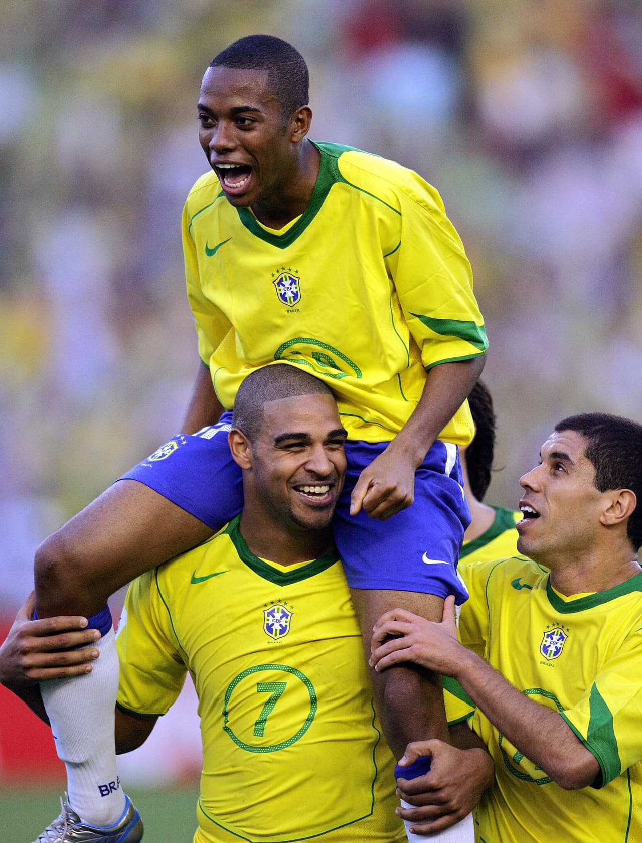 La entonces joven promesa del fútbol brasileño se hacía presente en el partido que le daría a su país la clasificación a la cita mundialista del 2006.