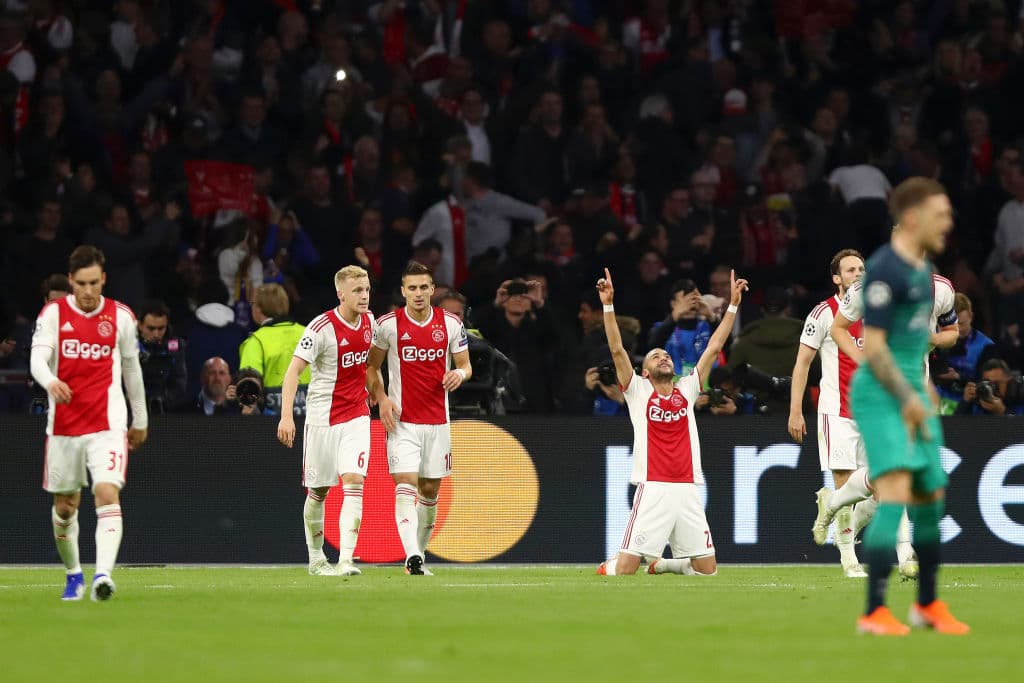 En su primer temporada con el Ajax alcanzó la final de la UEFA Europa League, misma que perdieron frente al Manchester United.
<br>