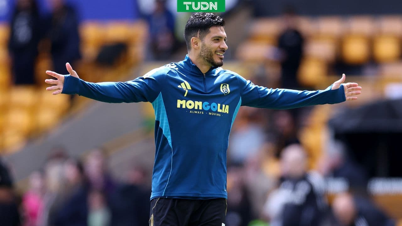 Raúl Jiménez vive increíble recibimiento de la afición del Wolverhampton