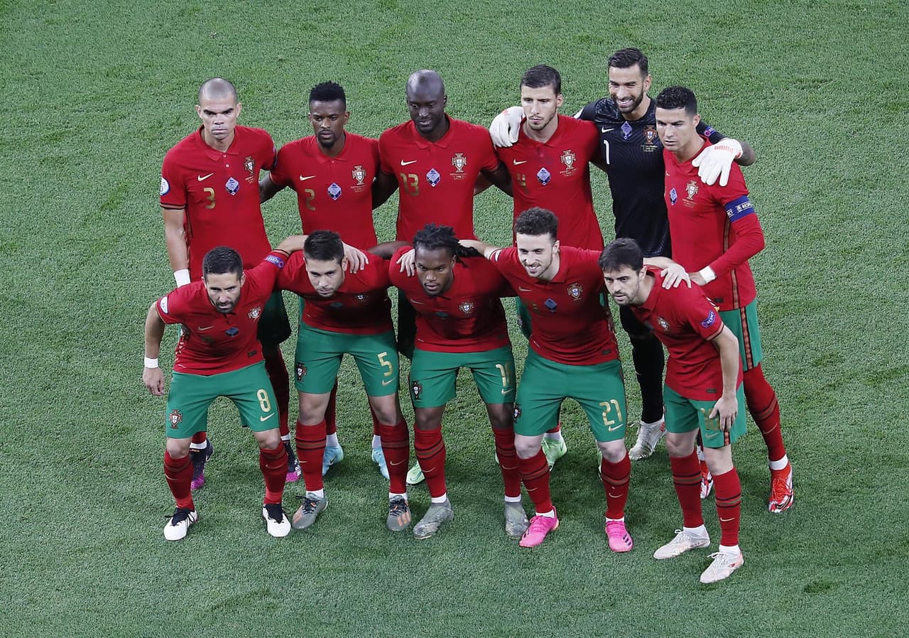 Francia y Portugal se llevan empate 2-2 y ambos consiguen su pase a Octavos en la Euro 2020. Cristiano Ronaldo anotó doblete (31' y 60'), ambos penaltis a favor de los portugueses, mientras que para Francia descontó Karim Benzema al 45+2' y al minuto 47 del encuentro. El 'Bicho' logra 109 anotaciones con selección, único en el mundo.