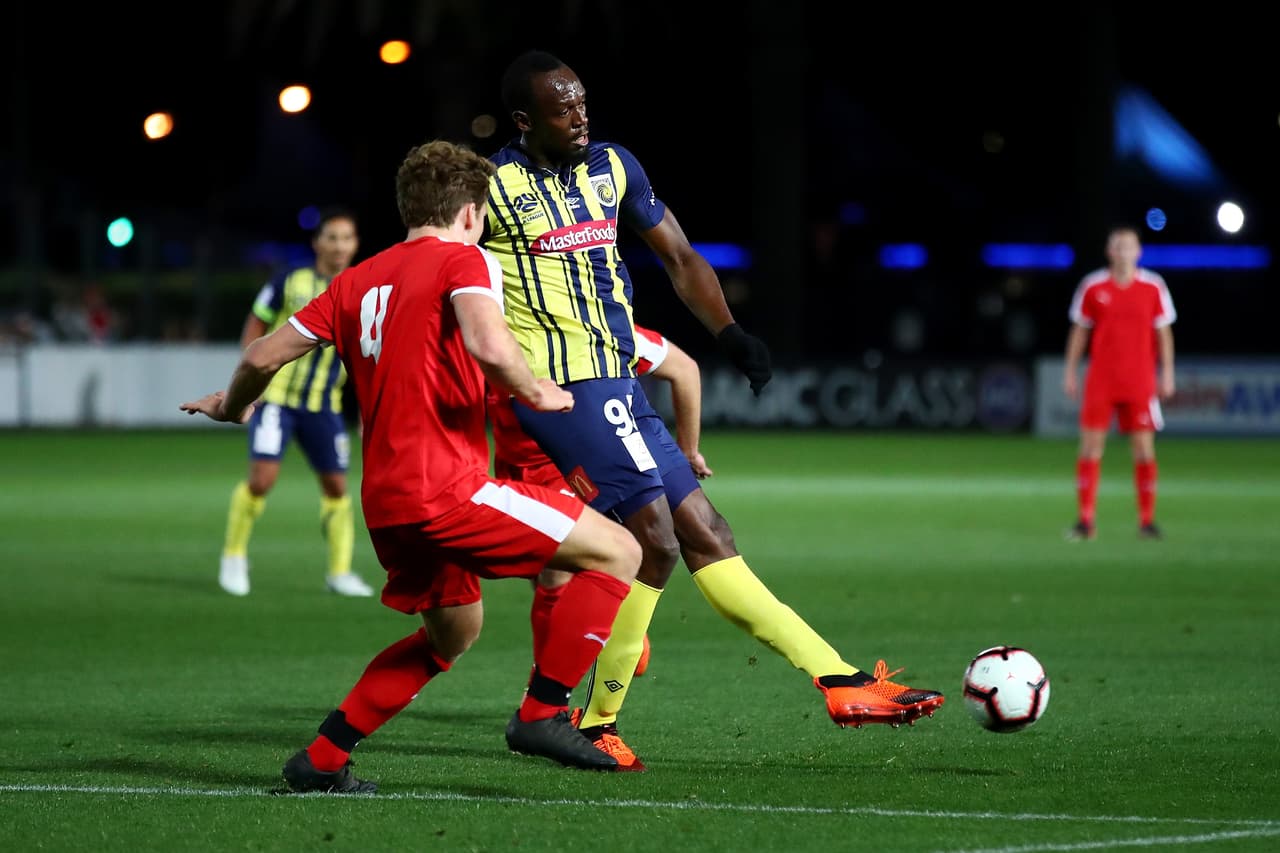 El partido, ya con Usain en cancha terminó con triunfo para su equipo por 6-1.