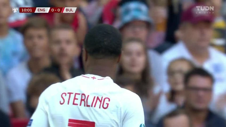 Tiro de esquina para England