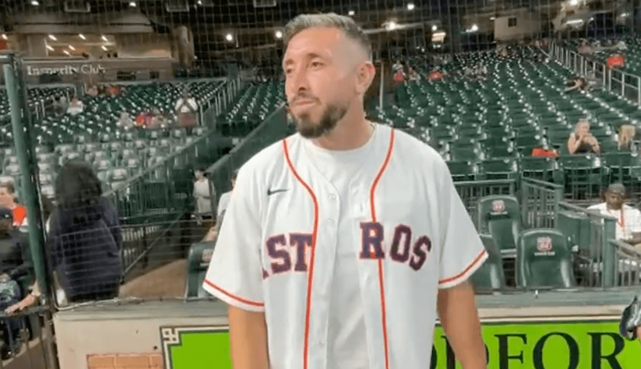 Héctor Herrera hace primer lanzamiento en juego de los Houston Astros