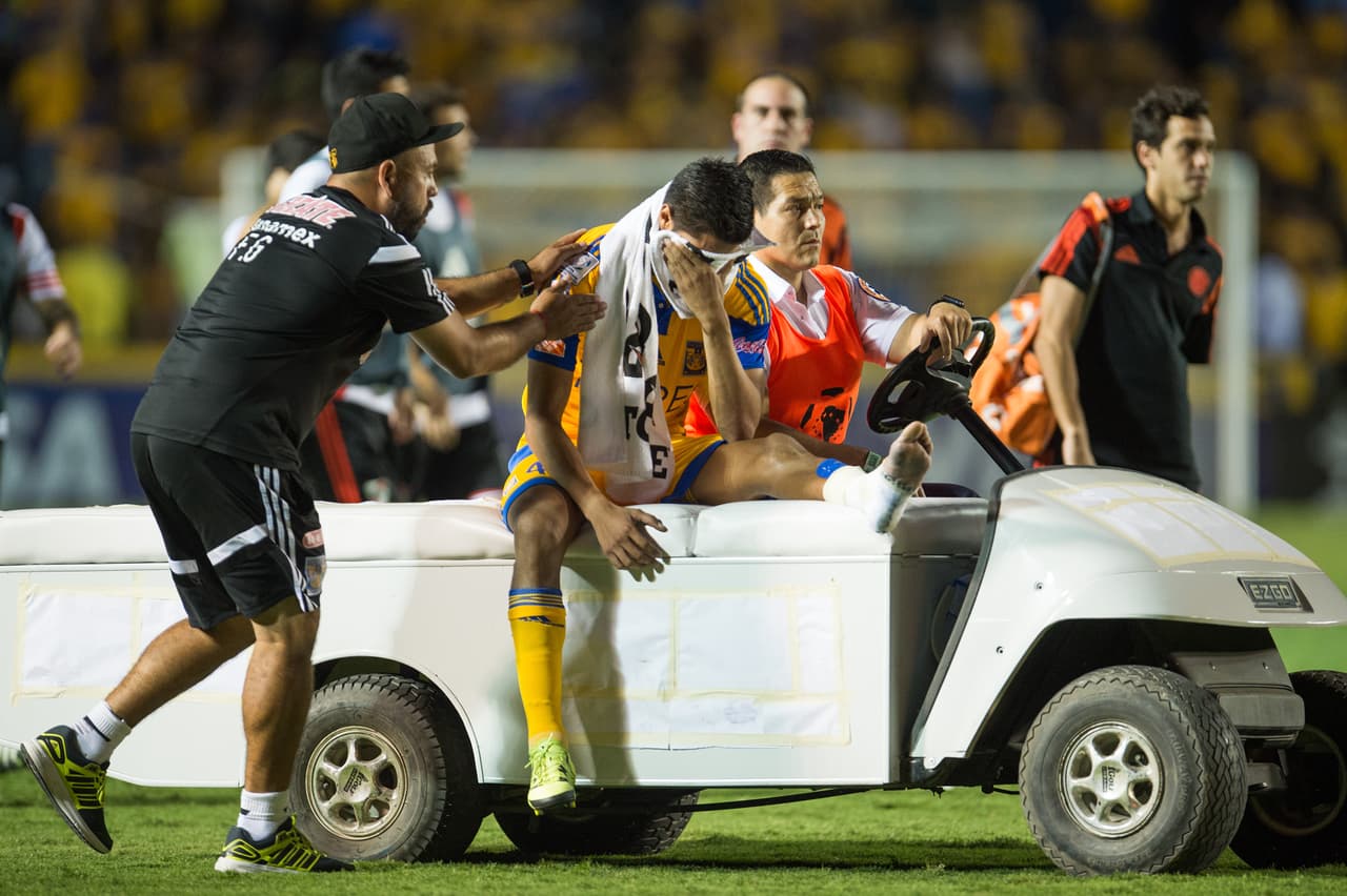 Por los Tigres la baja confirmada es la de Hugo Ayala por una fractura en el pie izquierdo; los que se mantienen como dudas son el francés Andre-Pierre Gignac, Jofre Guerrón y Javier Aquino.