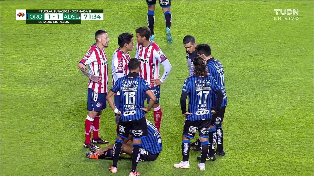 ¡Tarjeta Roja! Ramón Juárez recibe la segunda amarilla y se va del juego.