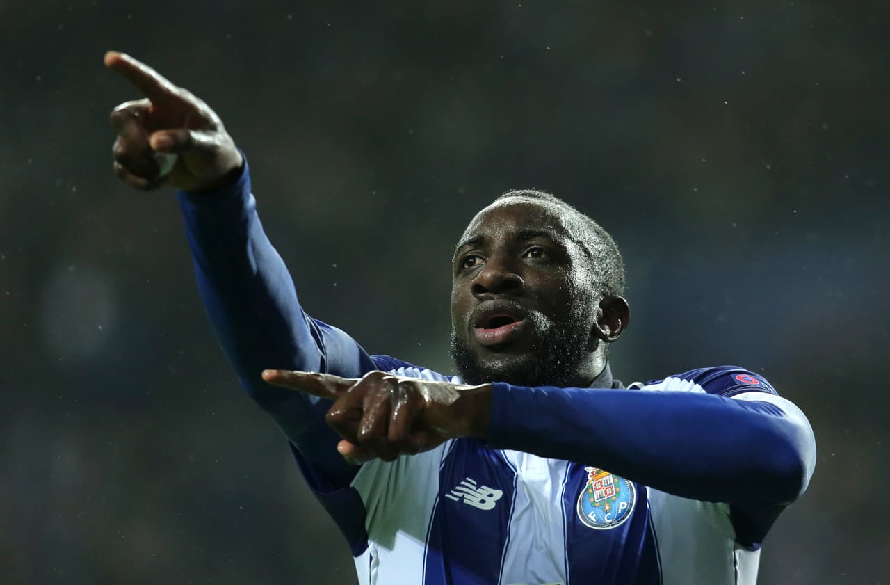 A los 42 minutos el maliense Moussa Marega puso adelante al Porto 2-0 con un gol que reflejaba el dominio de la primera mitad que se inclinó del lado de los portugueses con claridad.