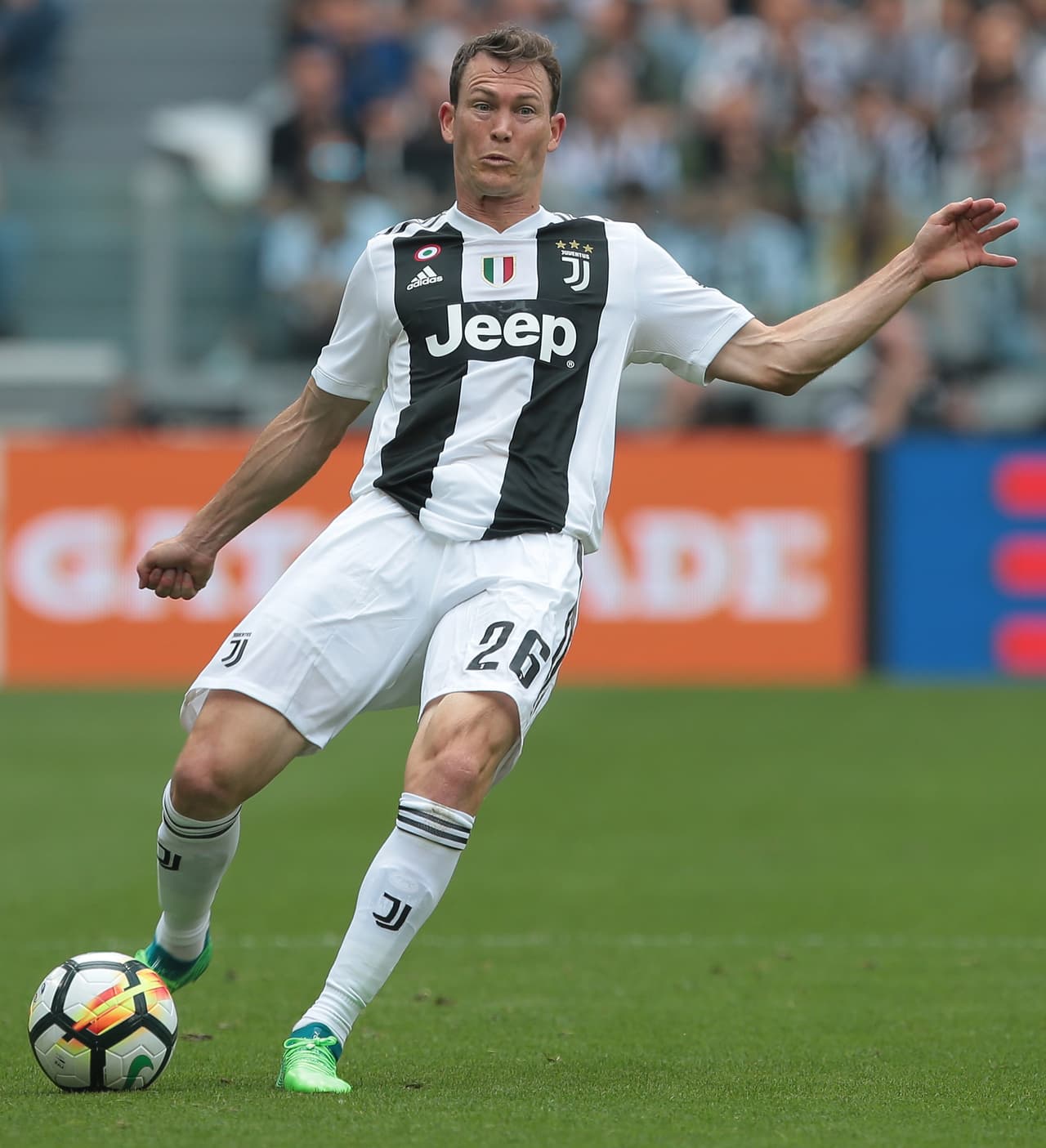 Aunque en un momento se comentó que Stephan Lichtsteiner se iría de la Juventus para el Dortmund, ahora ha surgido el rumor de un posible interés desde el Arsenal.