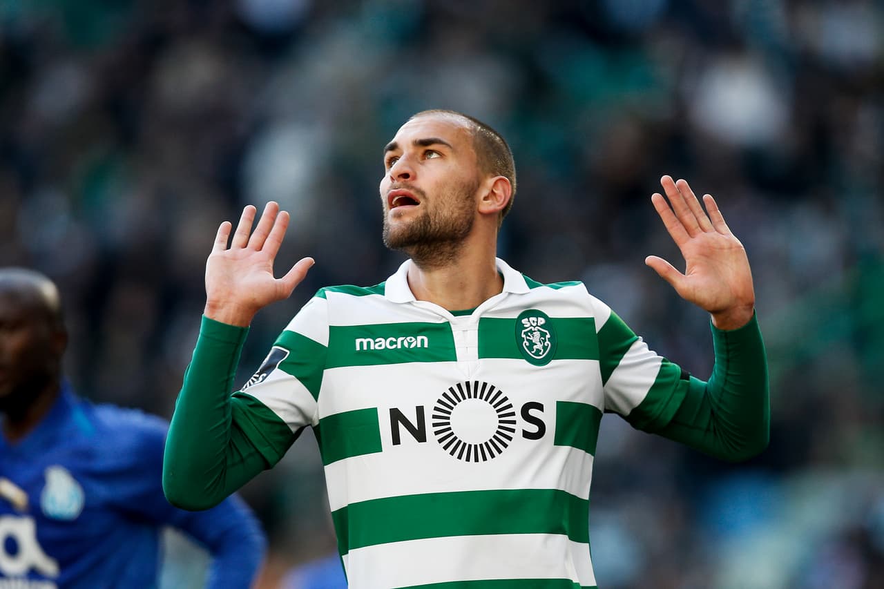 Bas Dost - Ya son tres temporadas las que tiene el delantero holandés con números excepcionales. 102 juegos con el Sporting C.P. con 83 anotaciones. Una de sus desventajas podría ser el hecho de tener 29 años, pero con tanta calidad podría ser opción para cualquiera.