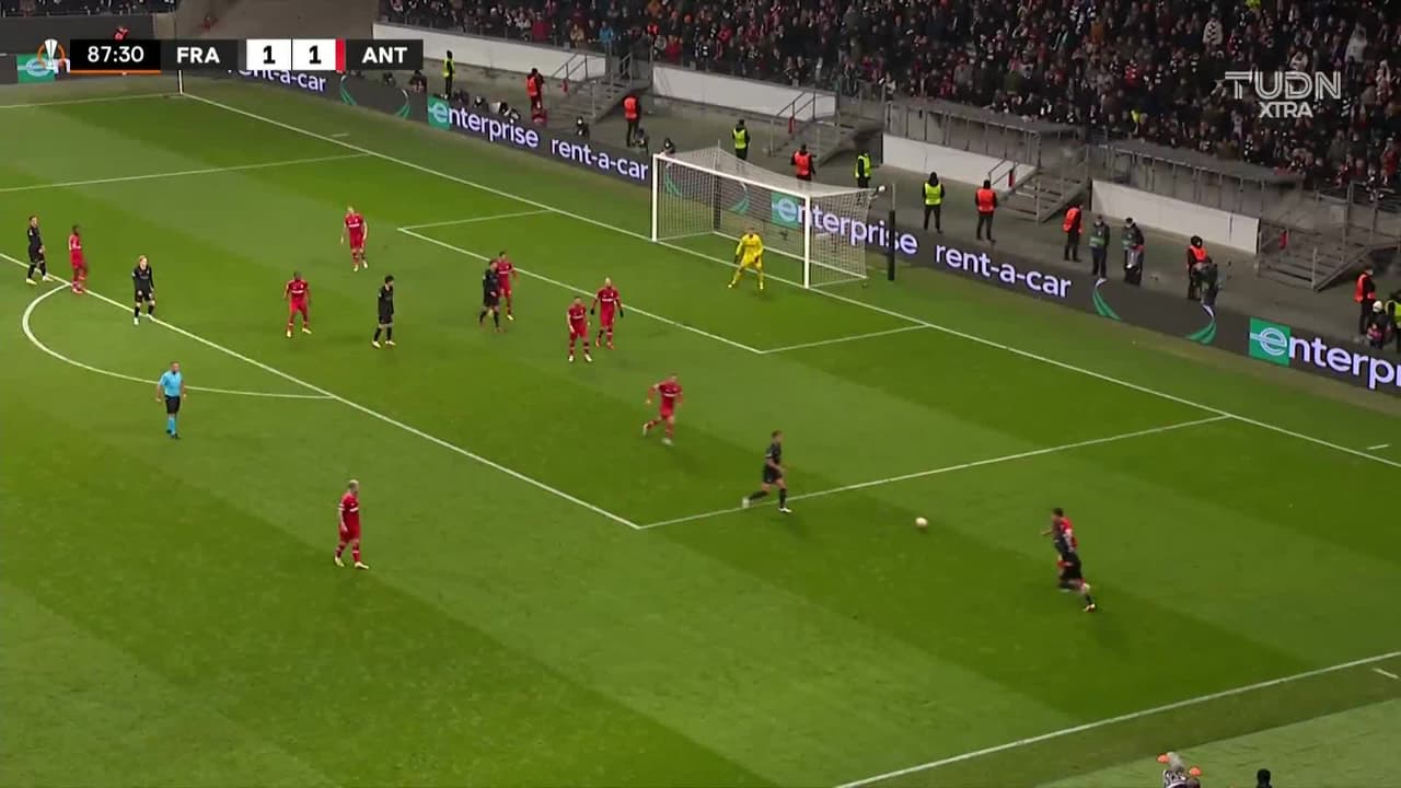 ¡GOL!  anota para Royal Antwerp. Mbwana Samatta