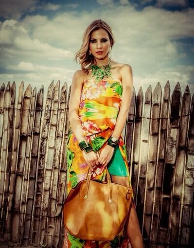 Karin Jiménez, es la bella esposa del jugador colombiano, Santiago Arias. La modelo es sin duda una de las wag’s más espectaculares de la Copa América.