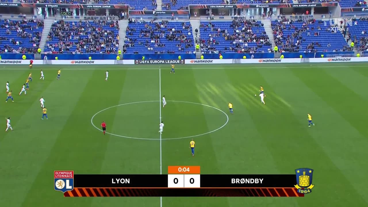 Arranca el partido y la pelota está en juego.