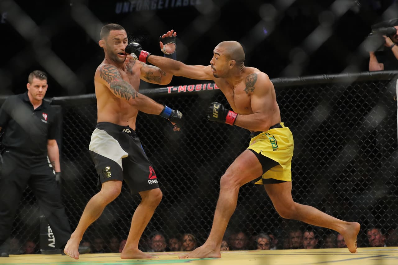 En otra de las peleas estelares, José Aldo conquistó el título pluma al vencer por decisión unánime a Frankie Edgar.