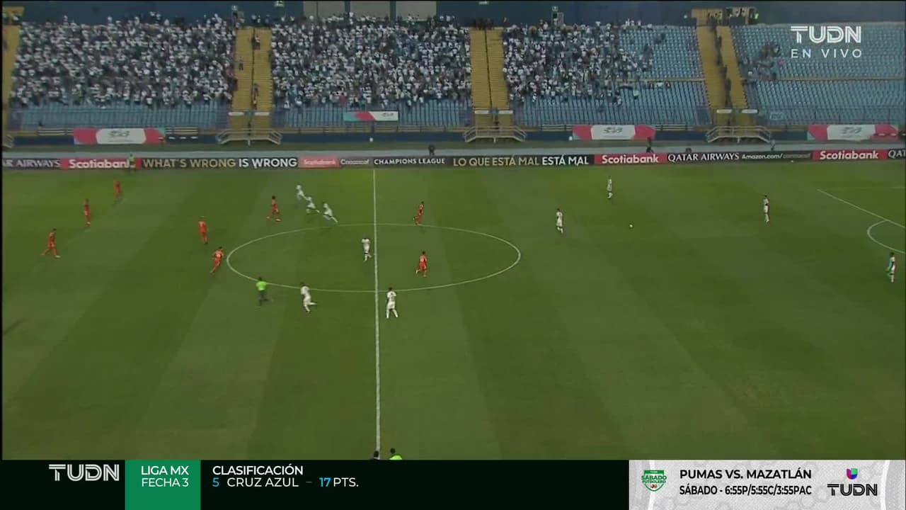 Arranca el partido y la pelota está en juego.