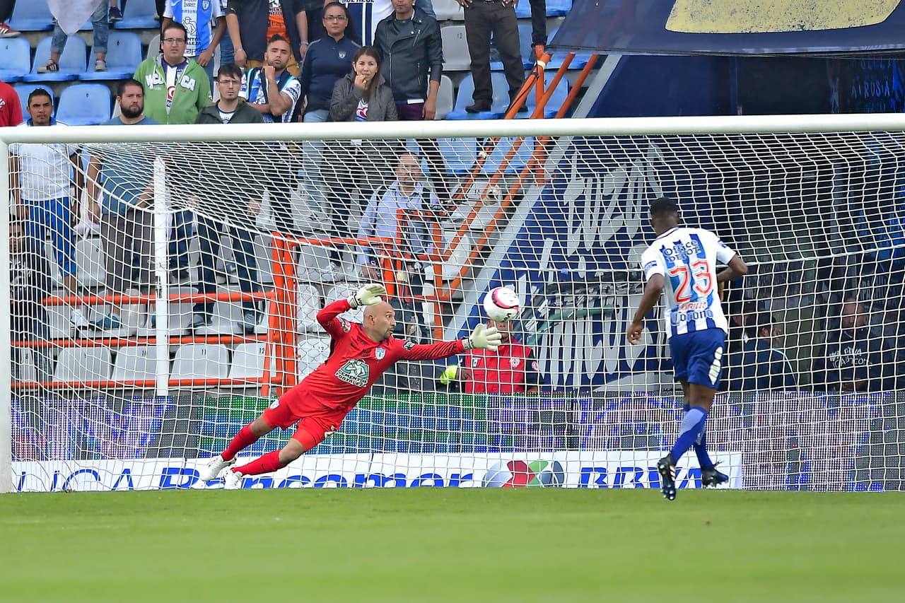 Óscar Pérez sigue siendo un gran portero a pesar de ser el jugador más veterano del presente torneo.