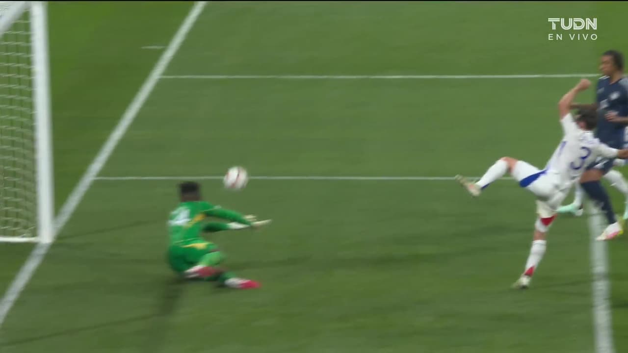 ¡Gol de Lyon! Thiago Almada marca golazo de tiro libre