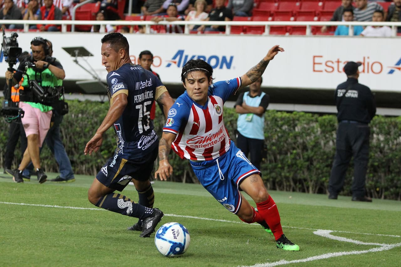 El mediocampista del Rebaño no ha podido ser detenido por los defensores.