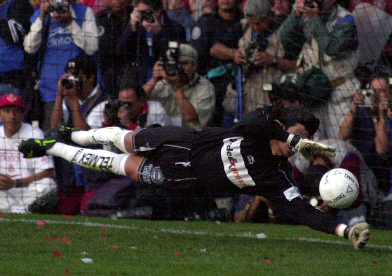 Mi ídolo de pequeño es Nacho González. Él fue que el que me inspiró a jugar de portero, antes era defensor.