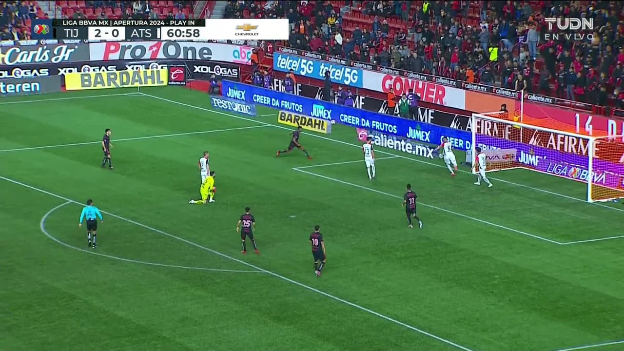 ¡TIRO ATAJADO! disparo por Iván Tona.