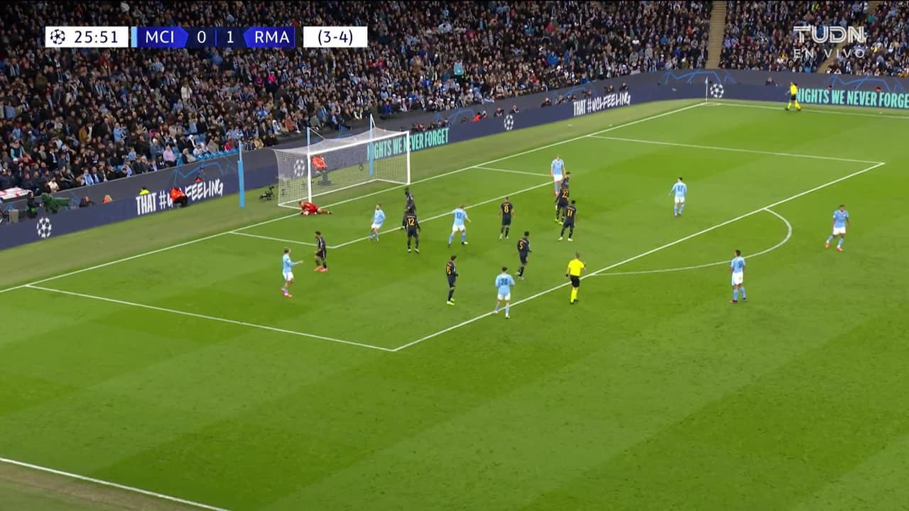 ¡TIRO ATAJADO! disparo por Kevin De Bruyne.