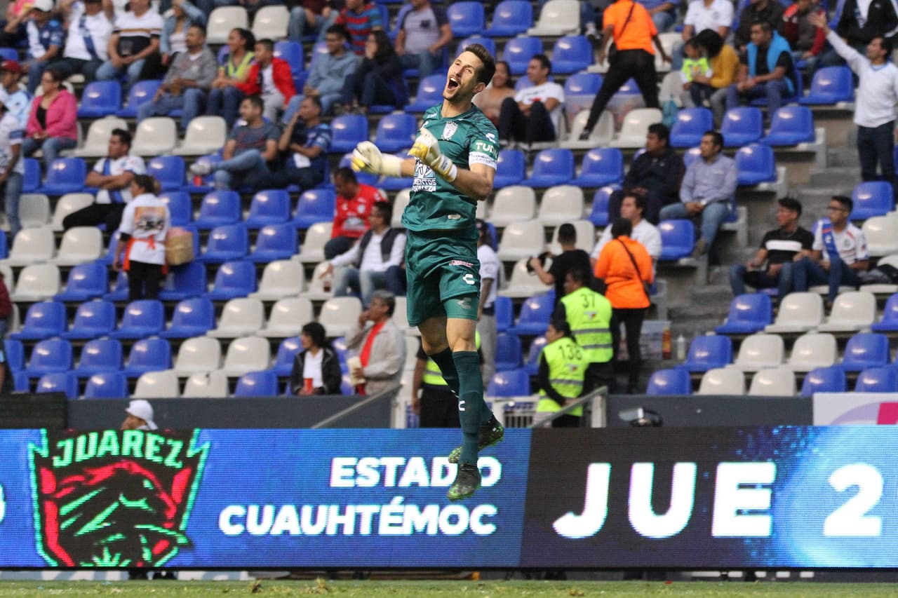 La emoción de Rodrigo Rey, guardameta de Pachuca, tras el triunfo de 4-0 sobre Puebla.